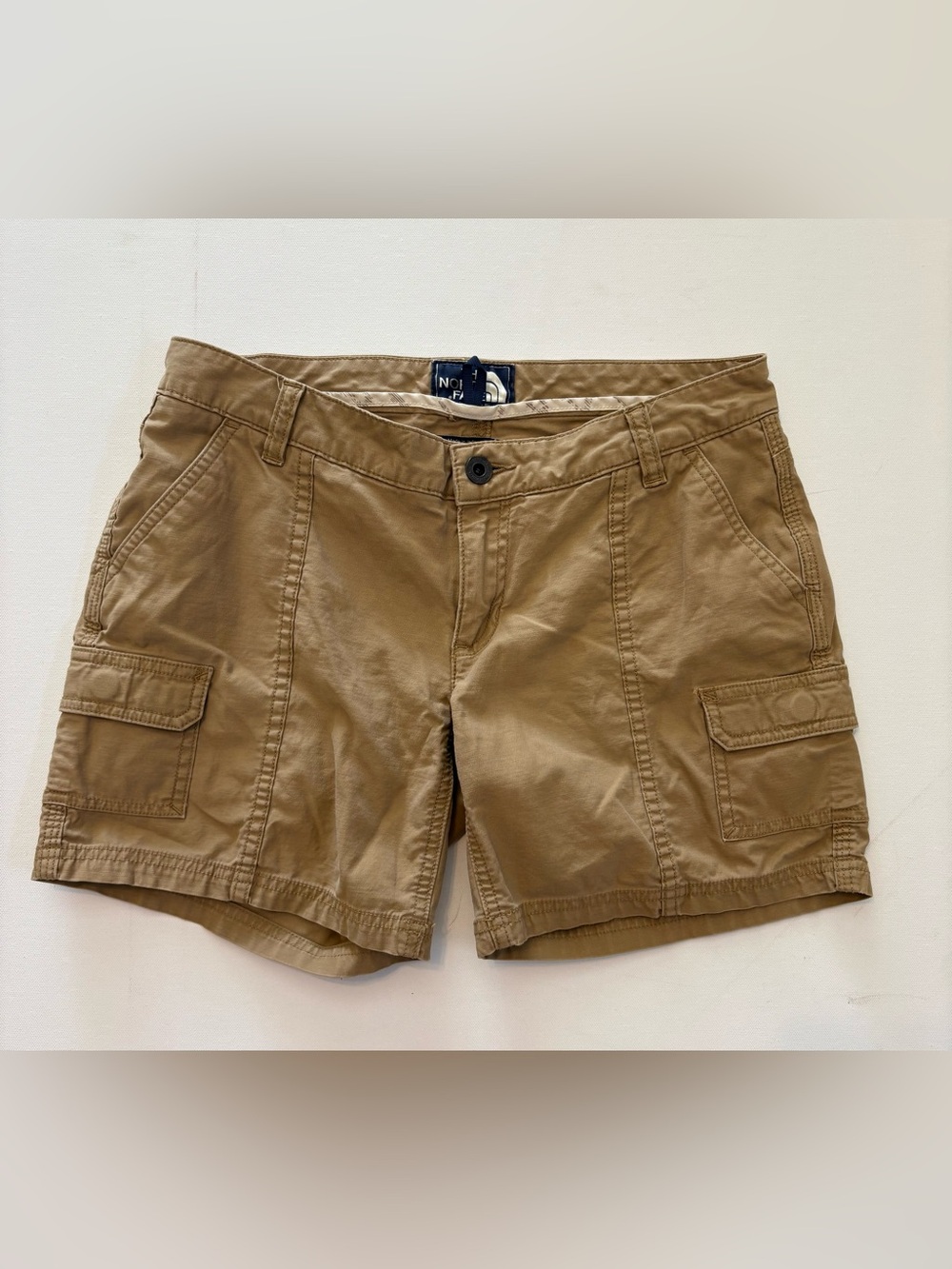 Women's The North Face Khaki 6" Cargo Shorts Size 4 Long